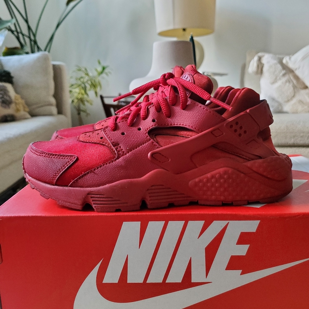 Womens RUBY RED NIKE AIR HUARACHE